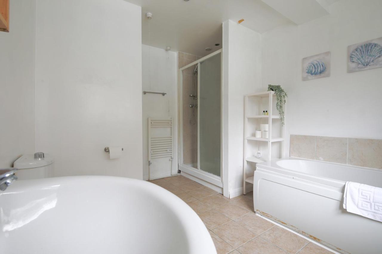 Spacious 4 Bedroom House- Walking Distance To City Centre & Great Backyard Cardiff Eksteriør bilde
