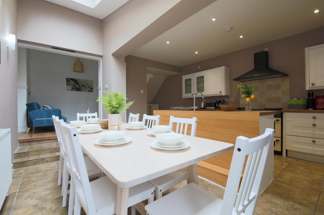 Spacious 4 Bedroom House- Walking Distance To City Centre & Great Backyard Cardiff Eksteriør bilde