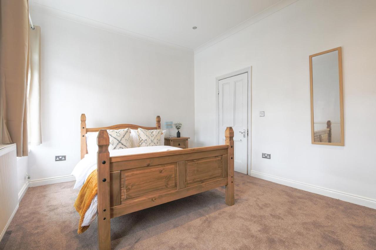 Spacious 4 Bedroom House- Walking Distance To City Centre & Great Backyard Cardiff Eksteriør bilde