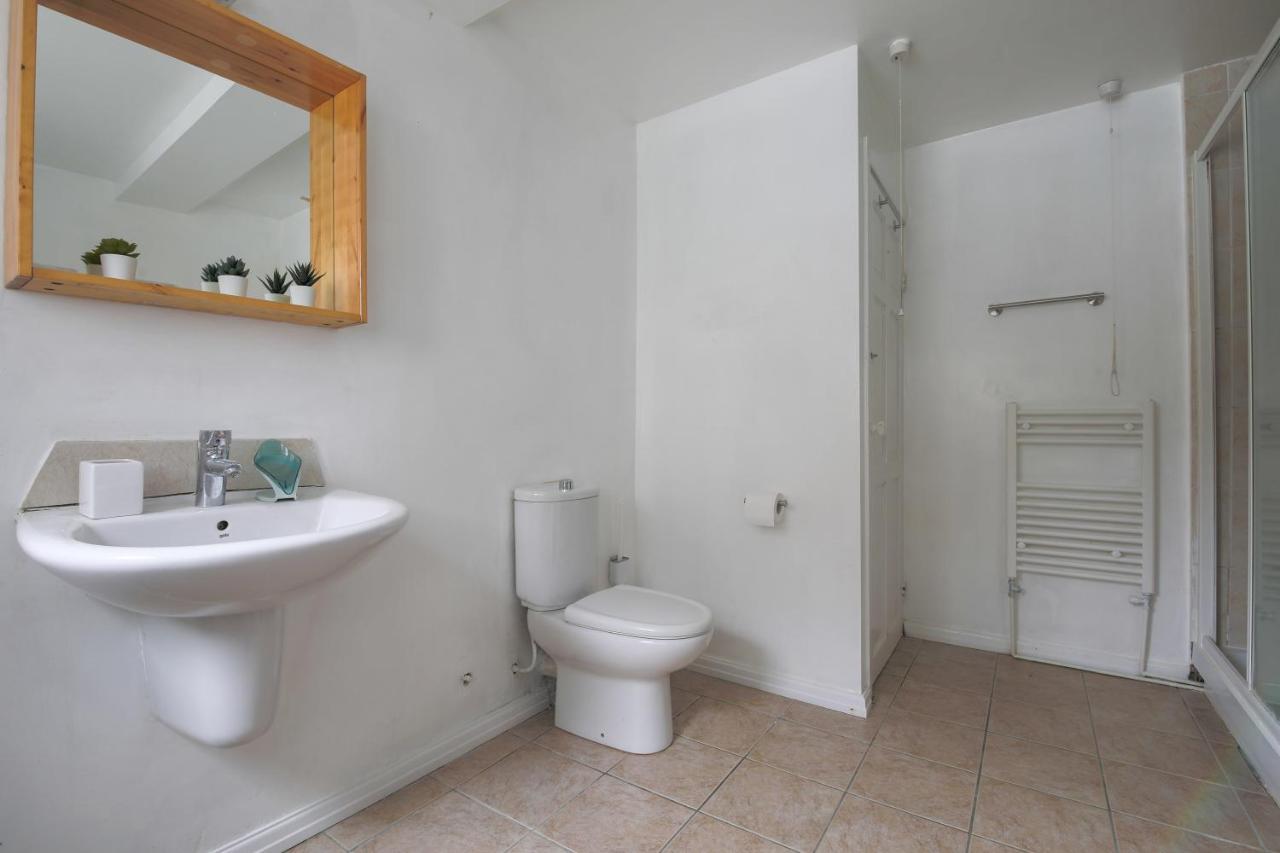Spacious 4 Bedroom House- Walking Distance To City Centre & Great Backyard Cardiff Eksteriør bilde