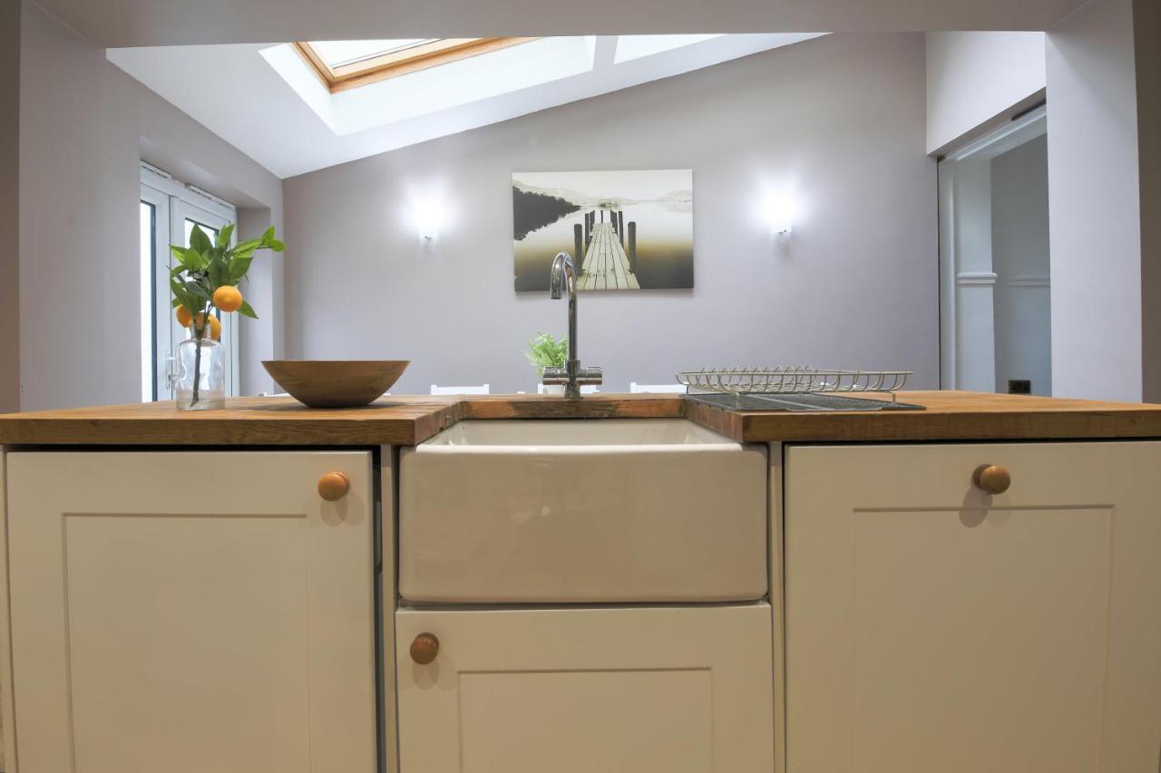 Spacious 4 Bedroom House- Walking Distance To City Centre & Great Backyard Cardiff Eksteriør bilde
