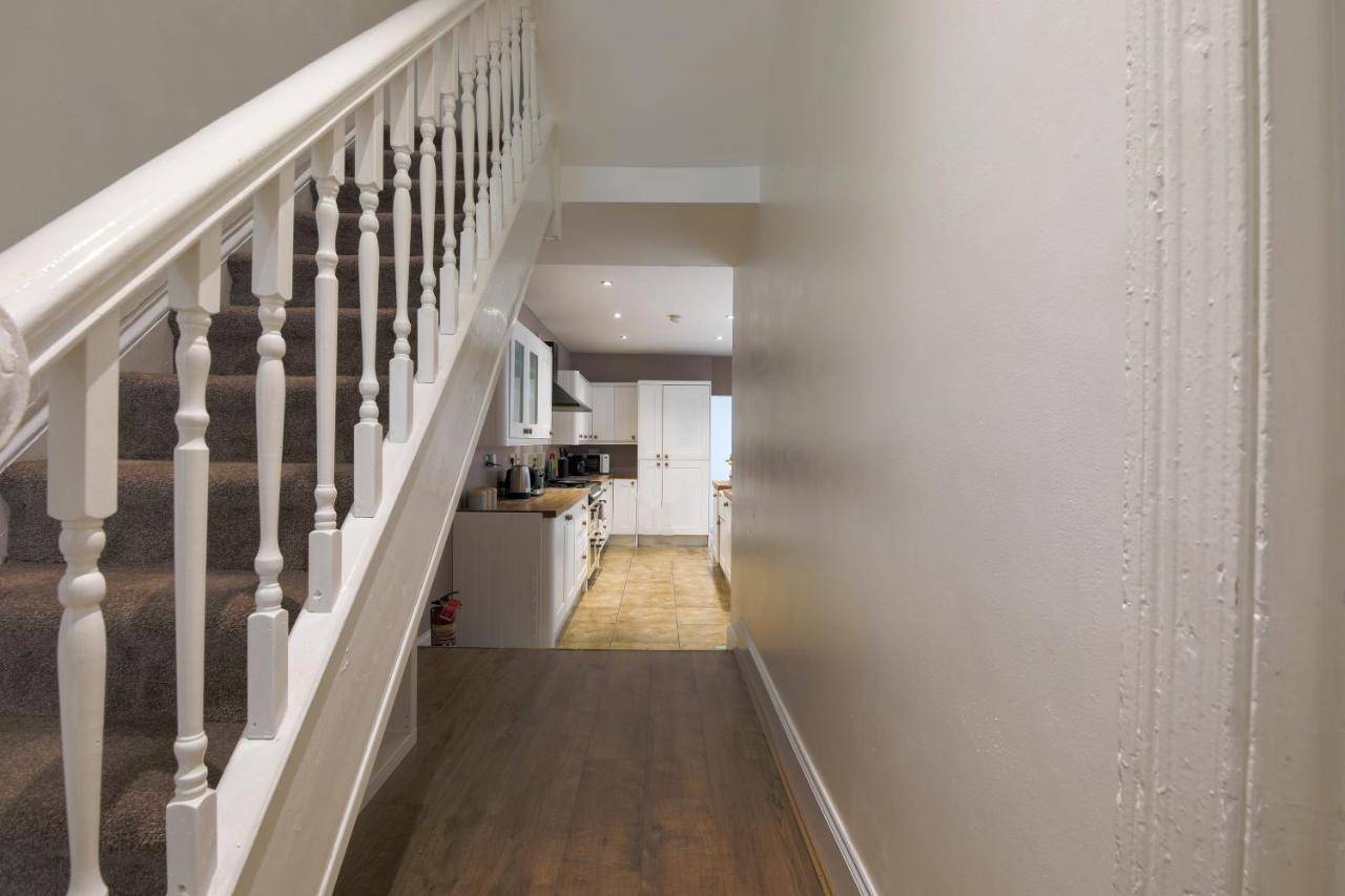 Spacious 4 Bedroom House- Walking Distance To City Centre & Great Backyard Cardiff Eksteriør bilde