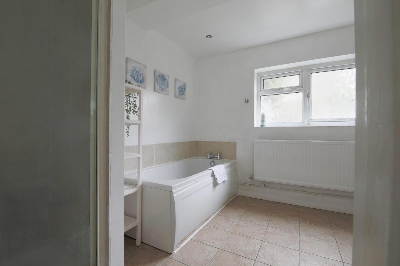 Spacious 4 Bedroom House- Walking Distance To City Centre & Great Backyard Cardiff Eksteriør bilde