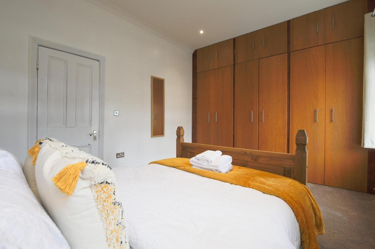 Spacious 4 Bedroom House- Walking Distance To City Centre & Great Backyard Cardiff Eksteriør bilde