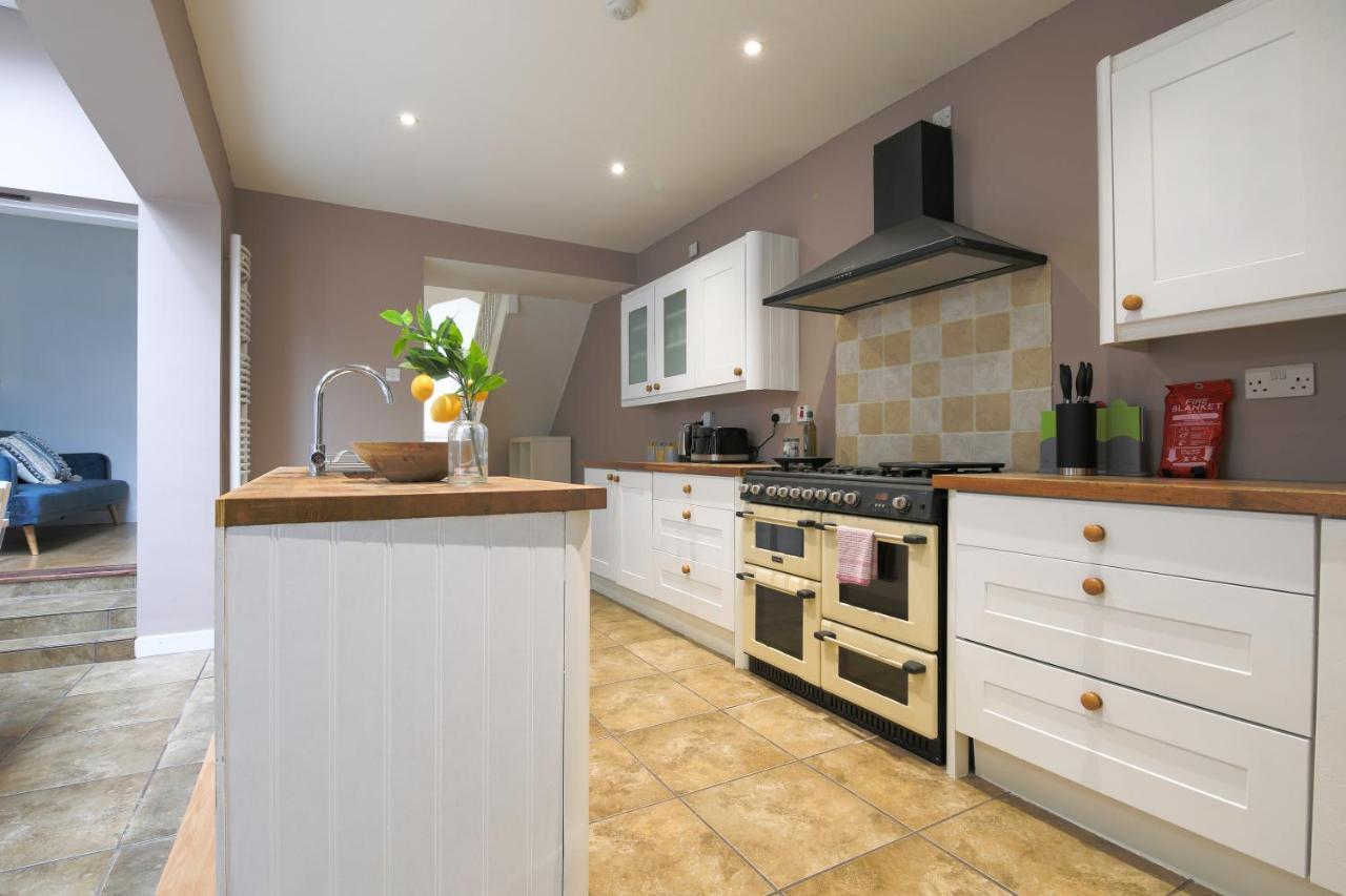 Spacious 4 Bedroom House- Walking Distance To City Centre & Great Backyard Cardiff Eksteriør bilde