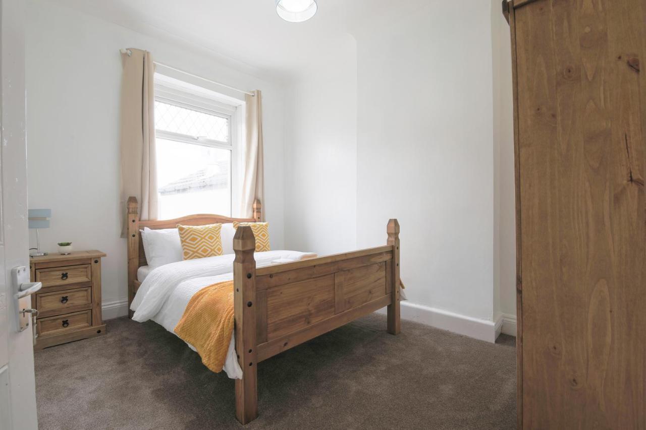 Spacious 4 Bedroom House- Walking Distance To City Centre & Great Backyard Cardiff Eksteriør bilde