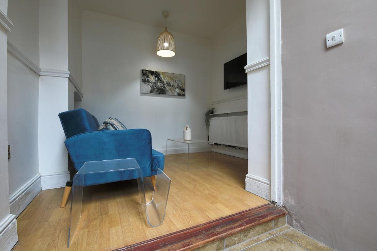 Spacious 4 Bedroom House- Walking Distance To City Centre & Great Backyard Cardiff Eksteriør bilde