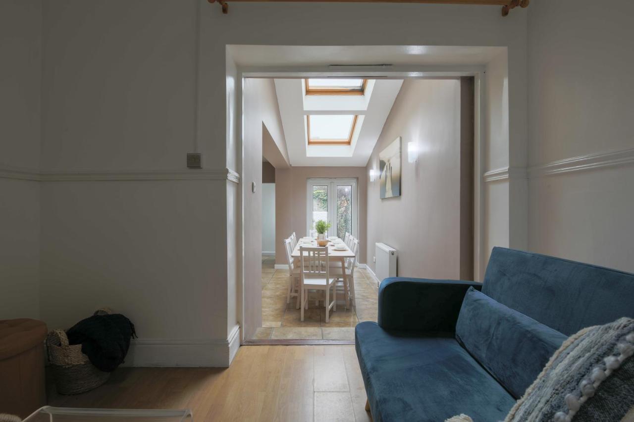 Spacious 4 Bedroom House- Walking Distance To City Centre & Great Backyard Cardiff Eksteriør bilde