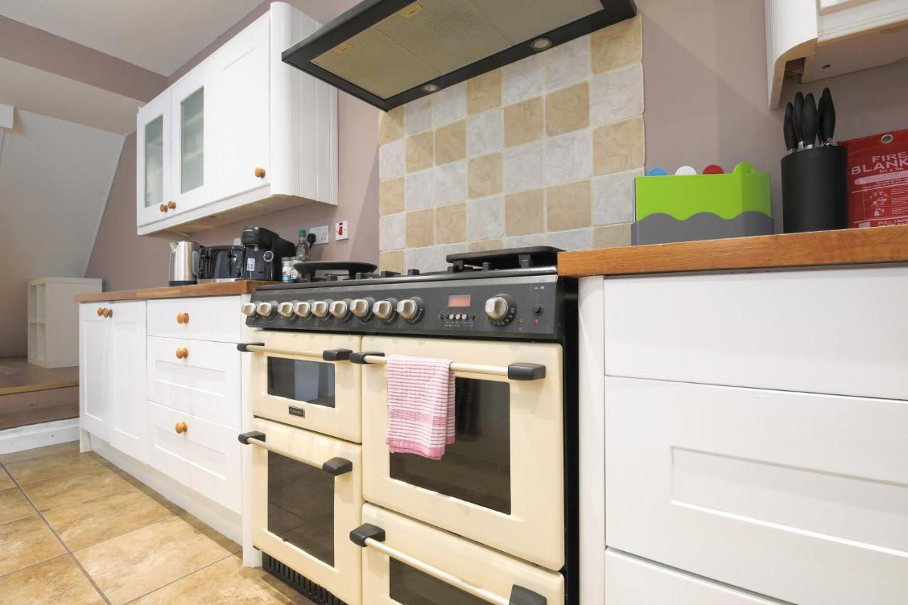 Spacious 4 Bedroom House- Walking Distance To City Centre & Great Backyard Cardiff Eksteriør bilde