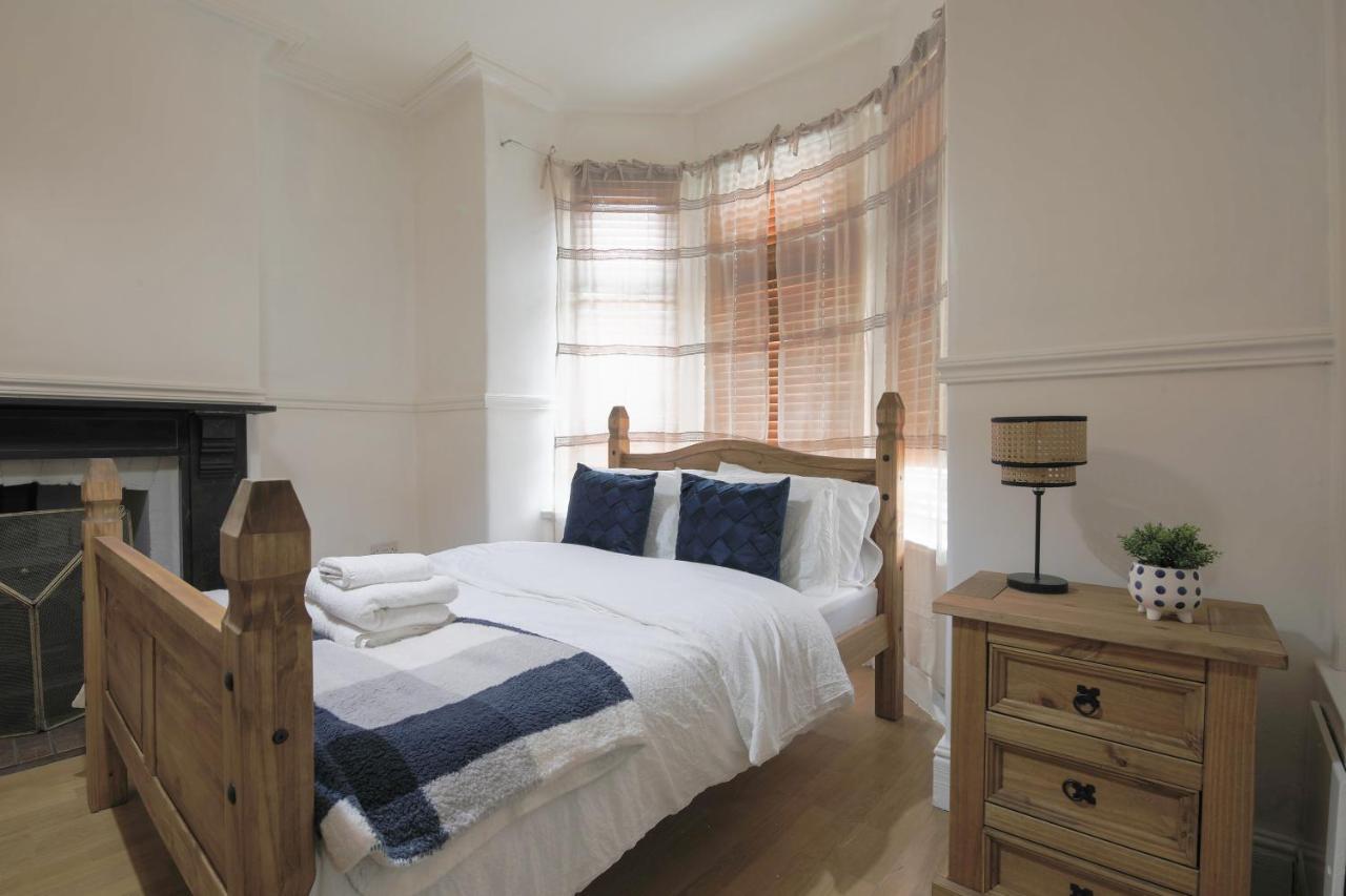 Spacious 4 Bedroom House- Walking Distance To City Centre & Great Backyard Cardiff Eksteriør bilde
