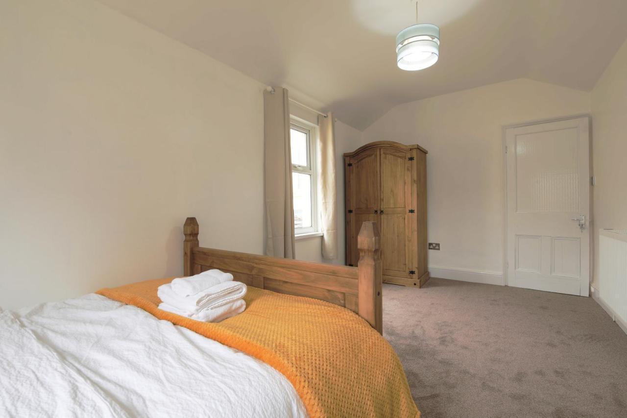 Spacious 4 Bedroom House- Walking Distance To City Centre & Great Backyard Cardiff Eksteriør bilde