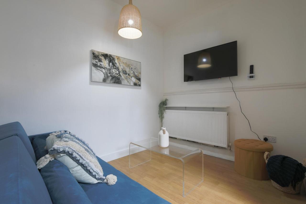 Spacious 4 Bedroom House- Walking Distance To City Centre & Great Backyard Cardiff Eksteriør bilde