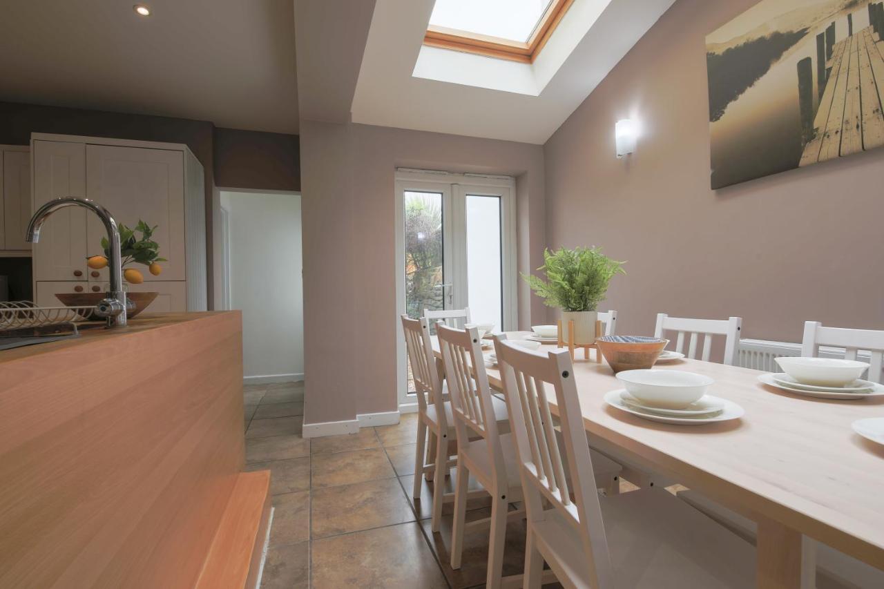 Spacious 4 Bedroom House- Walking Distance To City Centre & Great Backyard Cardiff Eksteriør bilde